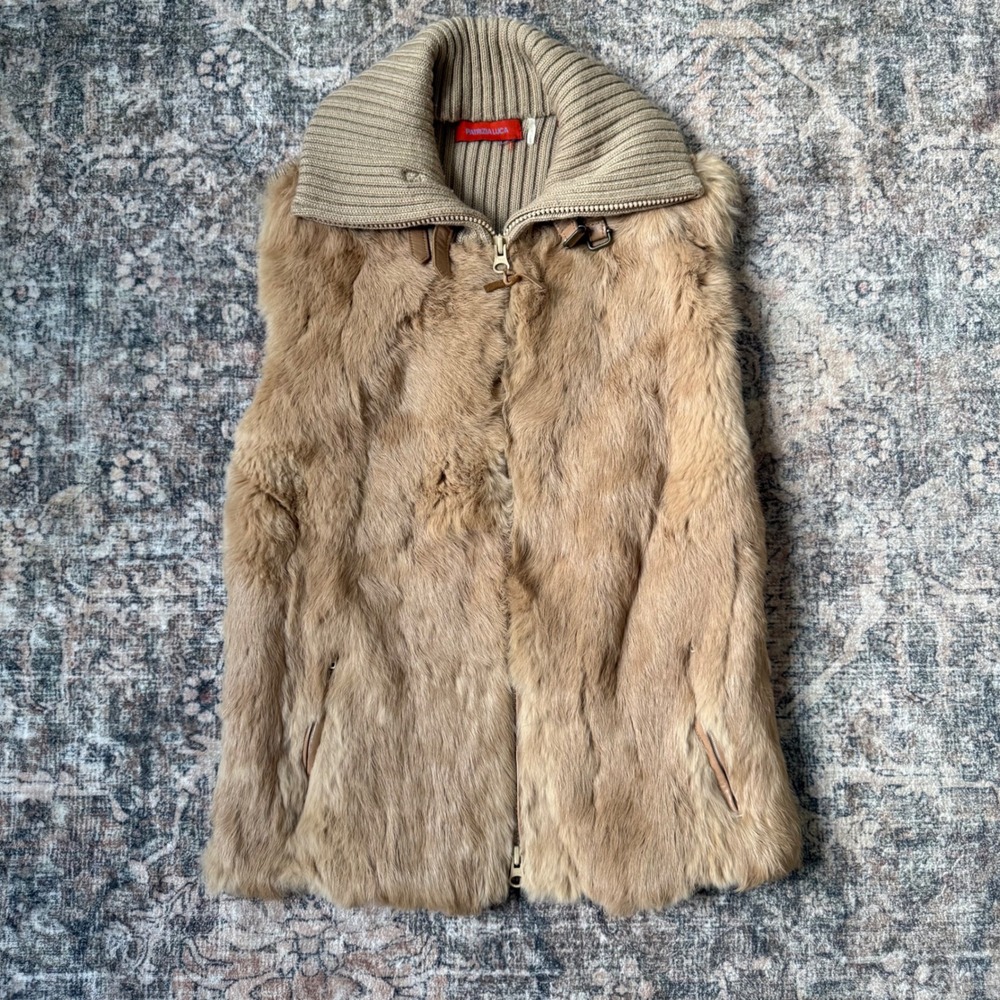 Patrizia Luca Tan Rabbit Fur Ribbed Knit Buckle Neck Zip Up Vest Size 4